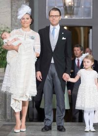 Кронпринцесса Швеции Виктория и принц Даниэль с  принцем Оскаром и принцессой Эс