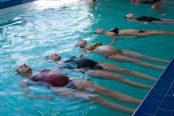 бременните жени могат да плуват в басейна