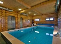Dřevěný dům s bazénem 1