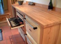 drveni radni stol za kuhinju 1
