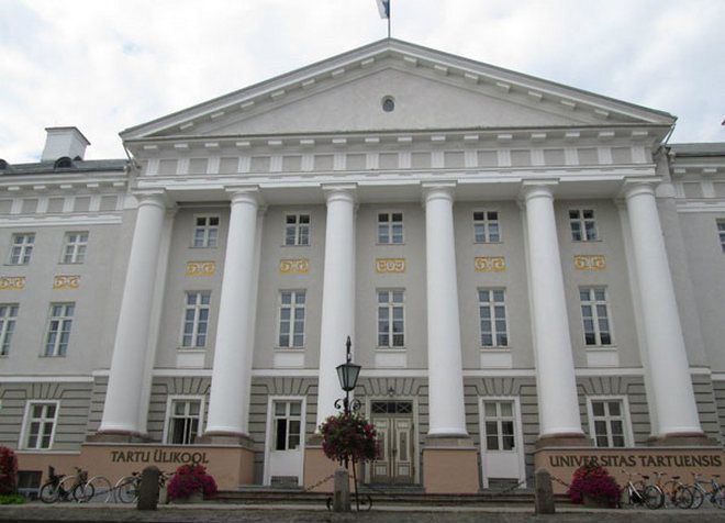 Вход в Тартуский университет