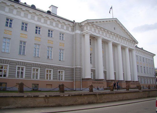 Здание Тартуского университета, возведенное в классическом стиле