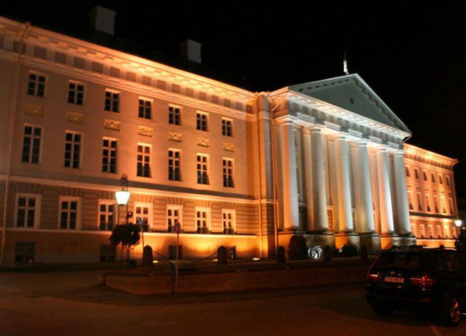 Тартуский университет в вечернее время
