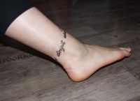 bransoletka tatuaż na stopie 8