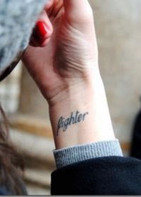 красива татуировка на ръка надпис 4