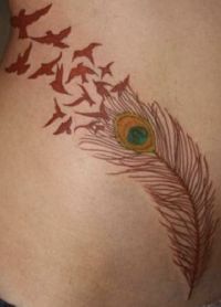 Tatuaż pióro z ptakami 3