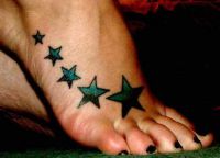 tatuaż gwiazdowy na stopie 5