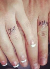 tatuaż kobiet palec 3