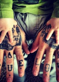 женски пръсти татуировки 6