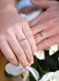 татуировка върху пръстена на пръстена на лявата ръка 5