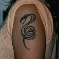 tatuaże kobiece na ramieniu 4