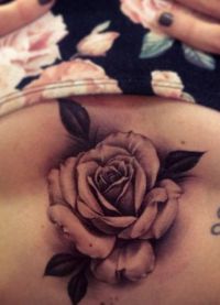 tetování pod dívkami prsa 7