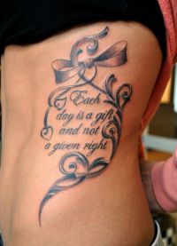 tetování pod dívkami prsa 8