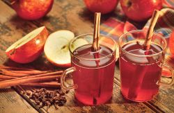 Herbata z jabłkiem i cynamonem