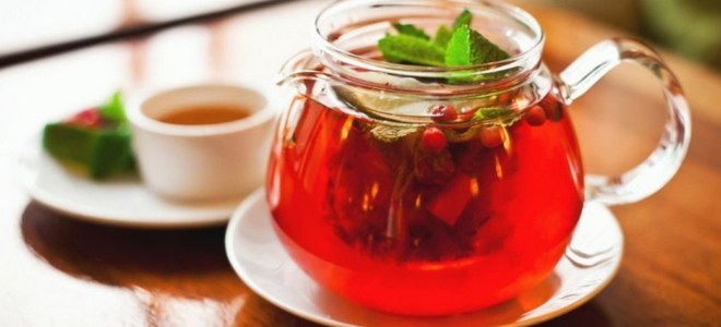 čaj s brusinkami a medovým receptorem