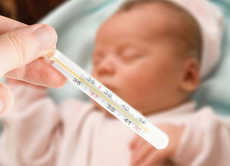 Po cepljenju ima otrok povišano telesno temperaturo