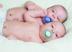 раждане на близнаци raznoyaytsevyh