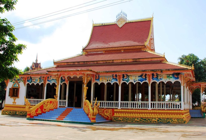 Храм Wat That Luang Tai