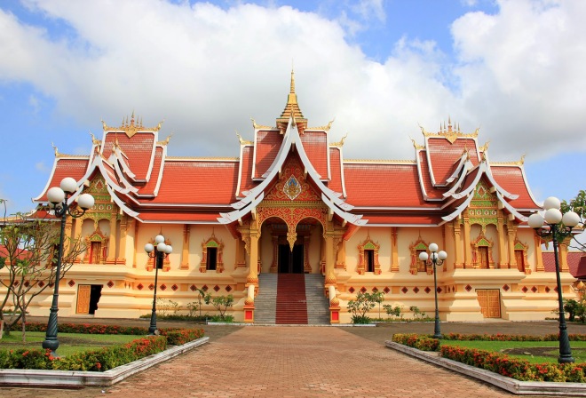 Храм Wat That Luang Neua