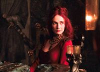 В сериале Игра престолов Кэрис исполнила роль красной жрицы Мелисандры