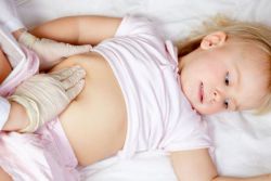 zakaj želodec poškoduje otrokovo temperaturo