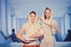 какво да облечем с кръщението на майка на бебето