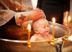 Ono što trebate znati za krštenje djeteta