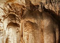сталактиты Богатыри в пещере Арта