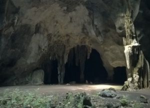 Вход в одну из камер пещер