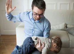 otrok se boji svojega očeta, kako rešiti problem 2