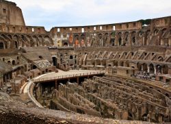 който построи Колизеума в Рим