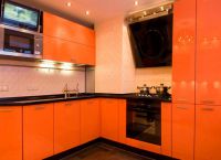 Oranžna kuhinja stenske barve -3