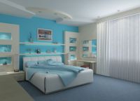Kombinacija plavog i bijelog cvijeća u unutrašnjosti spavaće sobe -2
