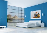 Kombinacija plavo-bijelog cvijeća u unutrašnjosti spavaće sobe -3