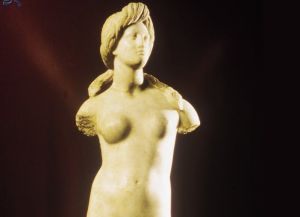 Статуя Афродиты в Археологическом музее Кипра