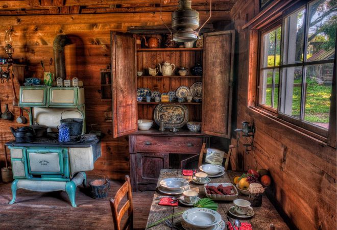 интерьер кухни в деревенском доме