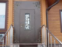 Vrata privatne kuće10