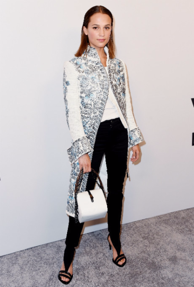 Алисия Викандер на выставке Louis Vuitton