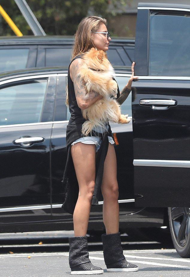 София Томалла с собакой