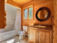 Kupaonica s drvenom kućom5
