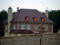 кућа са грбим кровом 1
