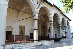 Мечеть Гази Хусрев-бея - двор