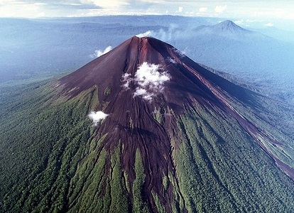най-високия вулкан в света 8