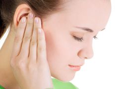 zakaj se čeljust boli blizu ušesa