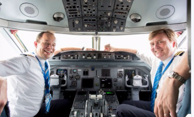 Король Нидерландов Виллем-Александр летает вторым пилотом на пассажирских рейсах