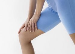 dlaczego kolana bolą podczas zginania