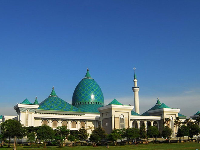 Голубые купола мечети