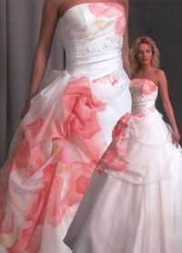 Nejstrašnější svatební šaty 10