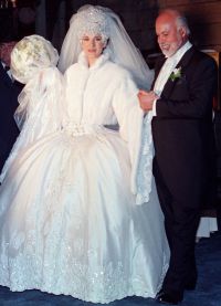 Celine Dion v poročni obleki 2