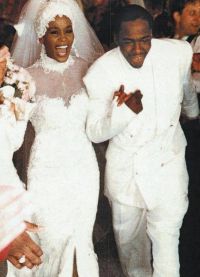 Whitney Houston w sukni ślubnej 2